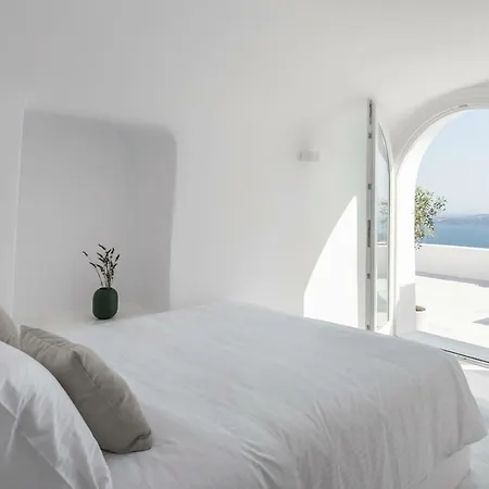 White Ark Fira (Santorini)