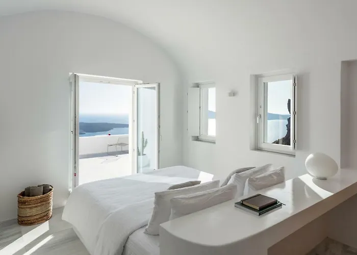 White Ark * Fira (Santorini)