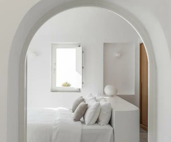 White Ark Fira (Santorini)