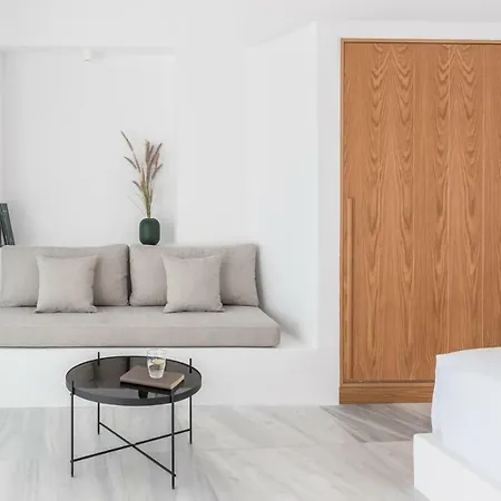 White Ark * Fira (Santorini)