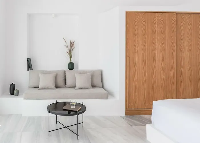 White Ark * Fira (Santorini)