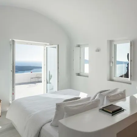 White Ark * Fira (Santorini)